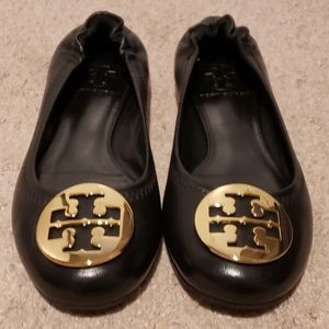 Tory Burch Reva Black Leather Gold Emblem 6.5